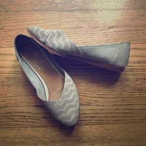 Tom Jutti grey suede flats
